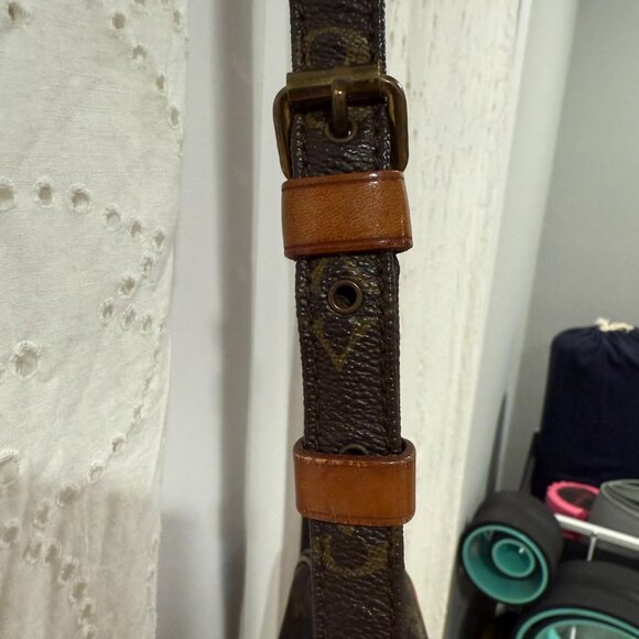 Louis Vuitton Vintage Amazon Crossbody - Picture 3 of 16